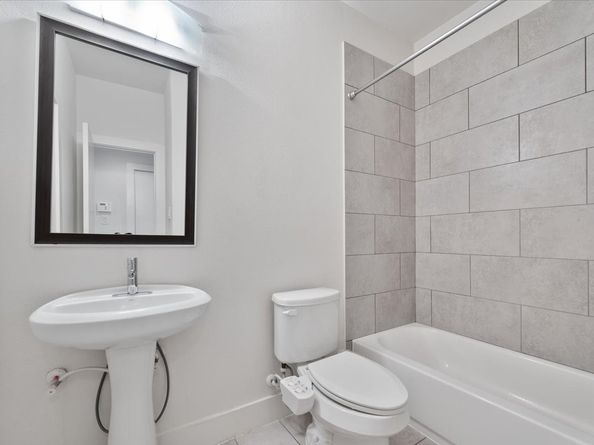 1333 W 22nd Street F, Houston TX 77008