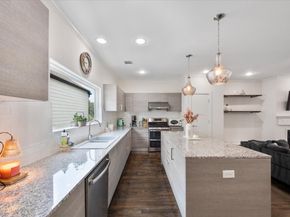 1333 W 22nd Street F, Houston TX 77008