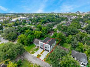 7012 Saint Augustine Street, Houston TX 77021