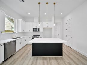 7012 Saint Augustine Street, Houston TX 77021