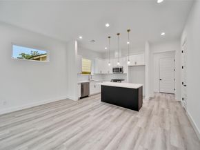 7012 Saint Augustine Street, Houston TX 77021