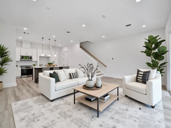 7012 Saint Augustine Street, Houston TX 77021