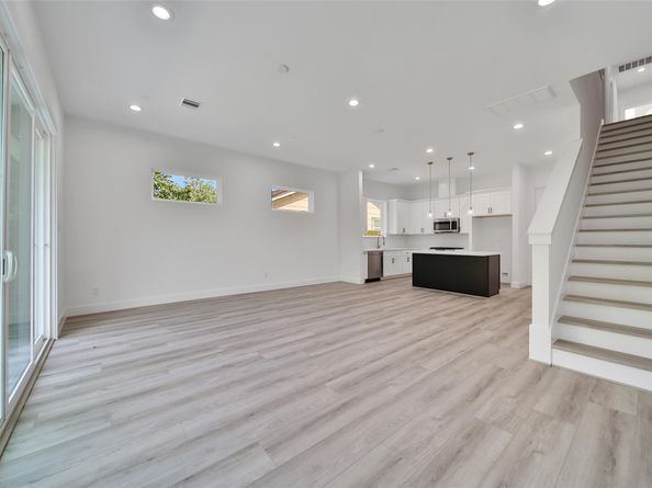 7012 Saint Augustine Street, Houston TX 77021