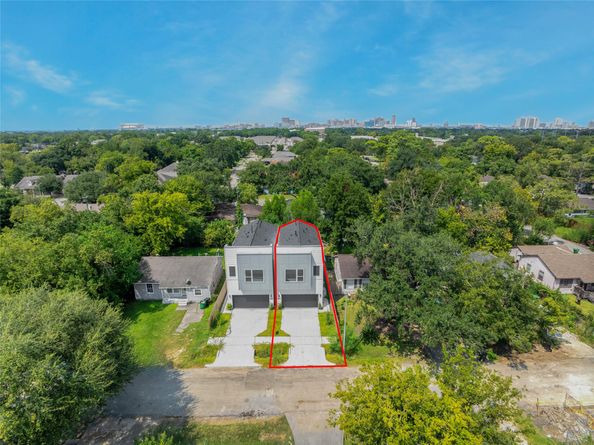 7012 Saint Augustine Street, Houston TX 77021