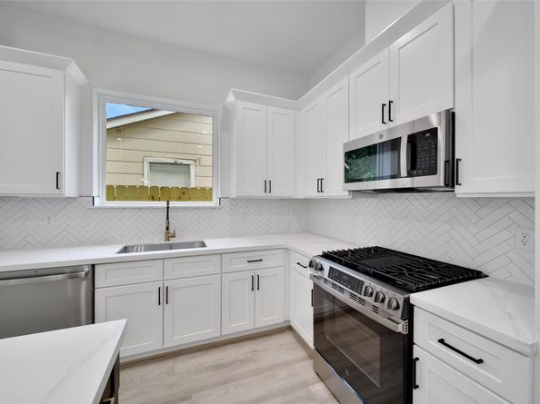 7012 Saint Augustine Street, Houston TX 77021