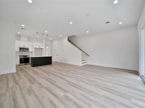 7012 Saint Augustine Street, Houston TX 77021