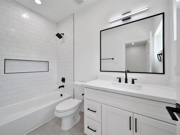 7012 Saint Augustine Street, Houston TX 77021