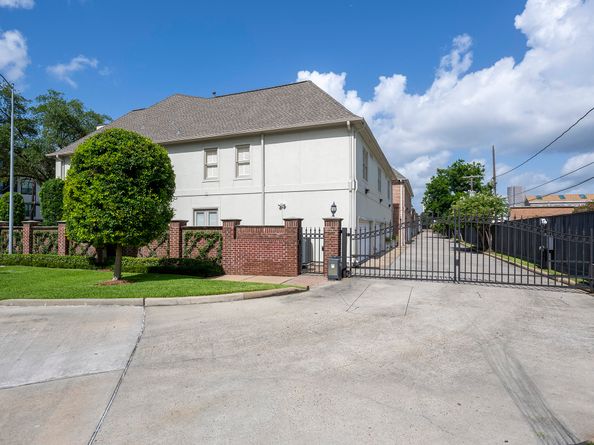 5124 Chevy Chase Drive, Houston TX 77056