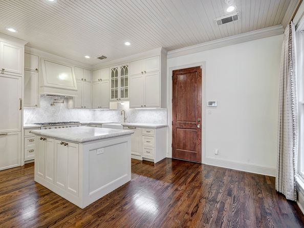 5124 Chevy Chase Drive, Houston TX 77056