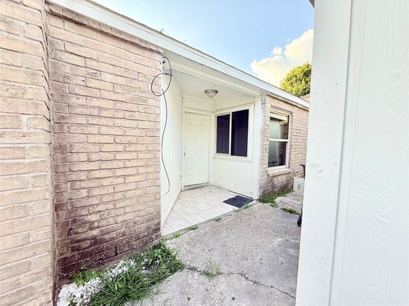 3918 Summit Valley Drive, Houston TX 77082