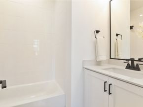1018 W 15th 1/2 Street B, Houston TX 77008