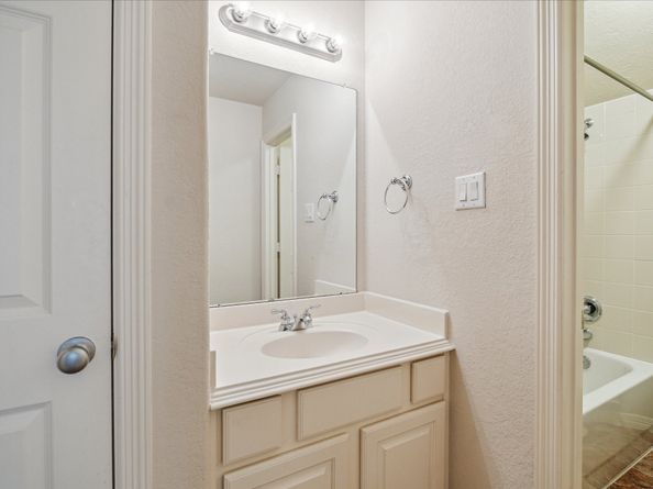 3203 HOLLY PATH Drive, Houston TX 77042