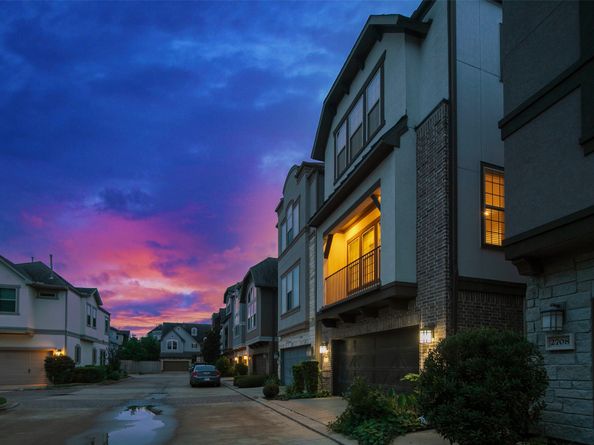 2710 Church Wood Dr, Houston TX 77082