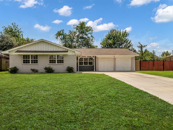 13206 Hollypark Drive, Houston TX 77015