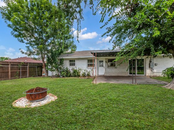 13206 Hollypark Drive, Houston TX 77015