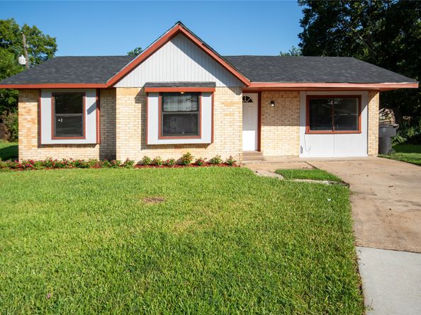 10902 Mosscrest Drive, Houston TX 77048