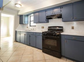 10902 Mosscrest Drive, Houston TX 77048