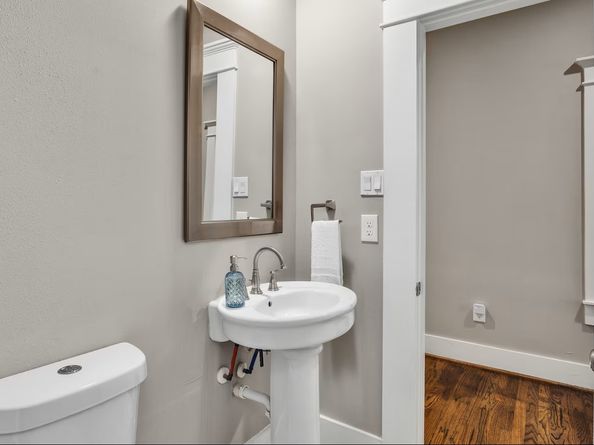 1006 Enid Street B, Houston TX 77009