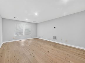2731 Stuart Manor, Houston TX 77082