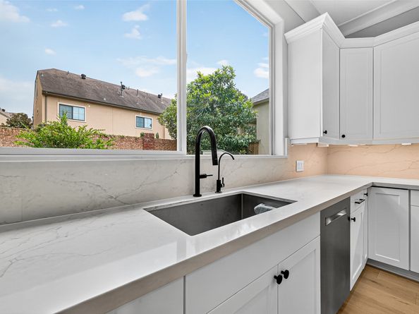 2731 Stuart Manor, Houston TX 77082