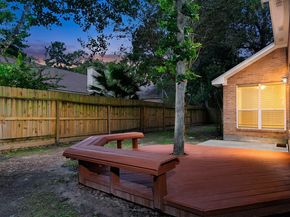 23 Lamps Glow Place, The Woodlands TX 77382