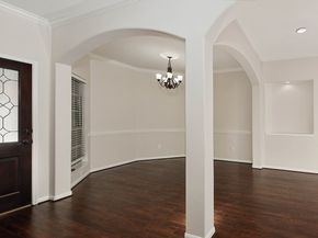 23 Lamps Glow Place, The Woodlands TX 77382