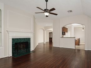 23 Lamps Glow Place, The Woodlands TX 77382