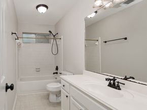 23 Lamps Glow Place, The Woodlands TX 77382