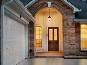 23 Lamps Glow Place, The Woodlands TX 77382