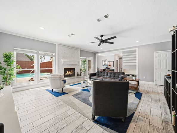 918 Daria Drive, Houston TX 77079