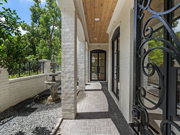 74 Briar Hollow Lane, Houston TX 77027