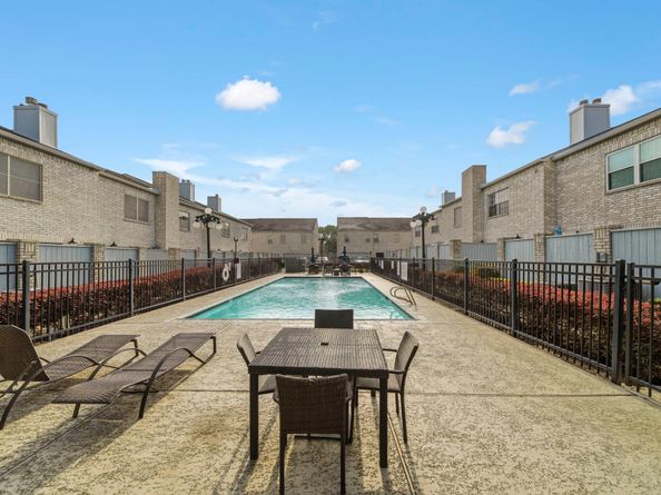 312 Wilcrest Drive 312, Houston TX 77042