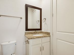 9427 London Bridge Station, Houston TX 77045