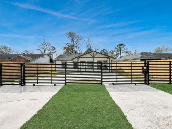 7626 Glen Manor Drive, Houston TX 77028