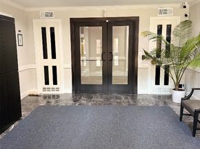 357 N Post Oak Lane 207, Houston TX 77024