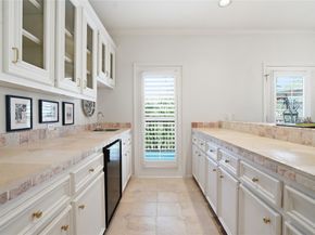 285 Sugarberry Circle, Houston TX 77024