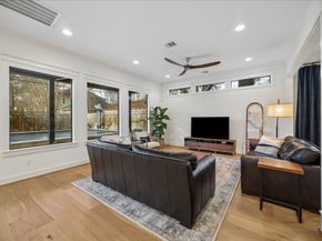 1010 W 42nd Street, Houston TX 77018