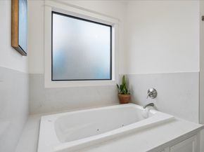 1010 W 42nd Street, Houston TX 77018