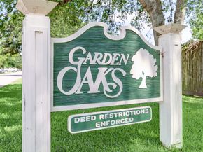 1010 W 42nd Street, Houston TX 77018