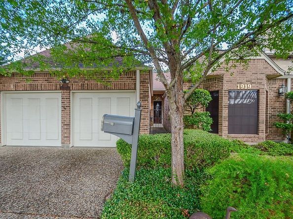1919 Mosa Creek Court, Houston TX 77017
