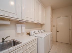 1919 Mosa Creek Court, Houston TX 77017