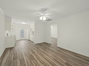 1917 Augusta Drive A8, Houston TX 77057
