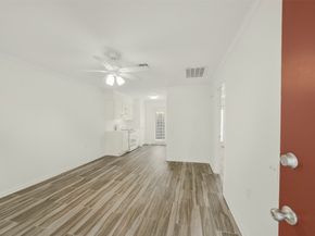 1917 Augusta Drive A8, Houston TX 77057