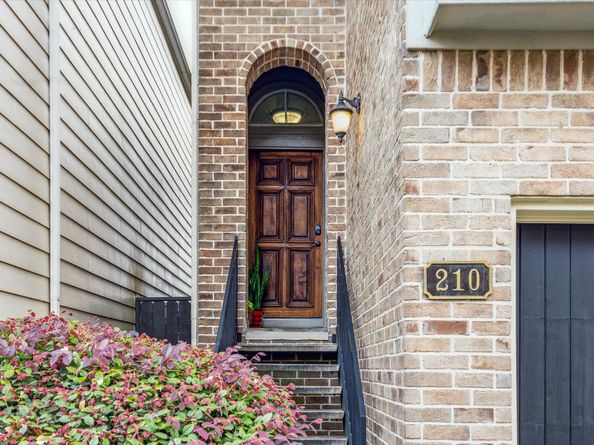 210 Grove Street, Houston TX 77020