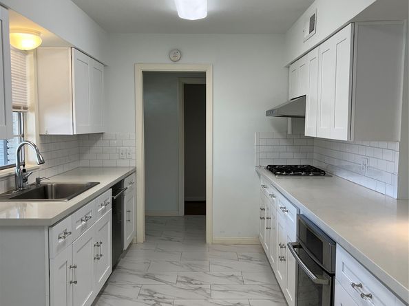 5103 CREEKBEND Drive, Houston TX 77035