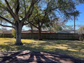 5103 CREEKBEND Drive, Houston TX 77035