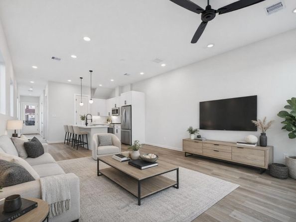 5030 Creekmont Drive, Houston TX 77091