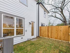 5030 Creekmont Drive, Houston TX 77091