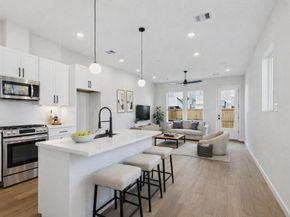 5030 Creekmont Drive, Houston TX 77091