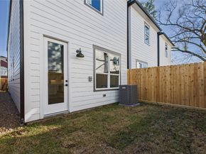 5030 Creekmont Drive, Houston TX 77091